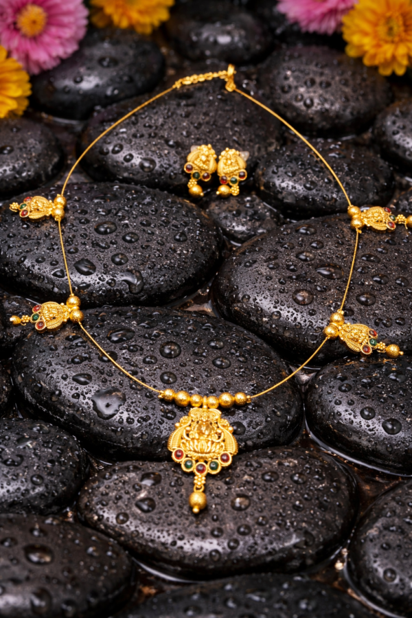 Lekshmi Devi Kempstone Pendant Invisible Chain With Earing