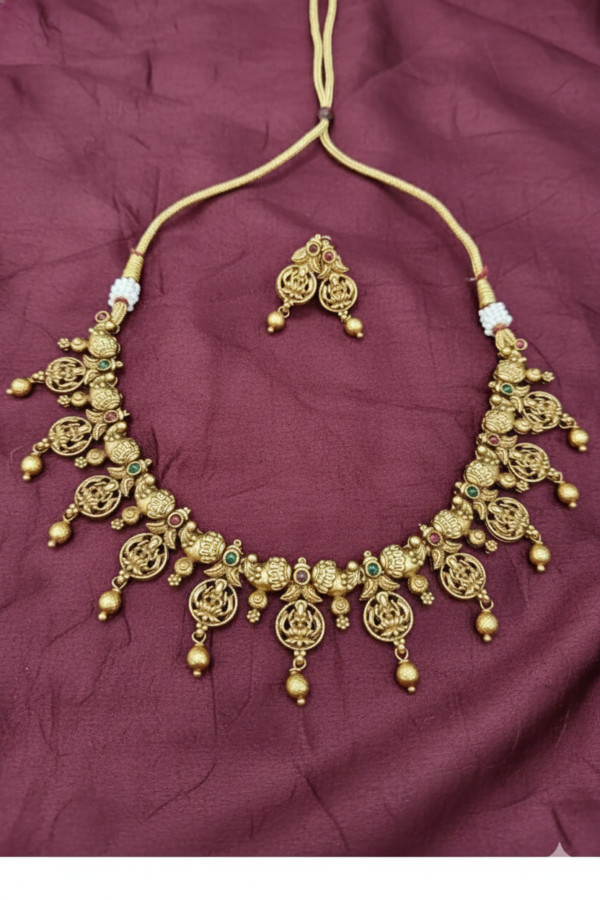 Devi Lotus Shang Design Short Necklace With Devi Earing