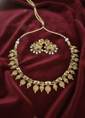 Devi Flower Short Necklace With Jimika Earing