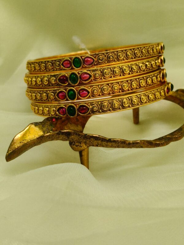 Kempstone Bangle ( 2 Pairs )